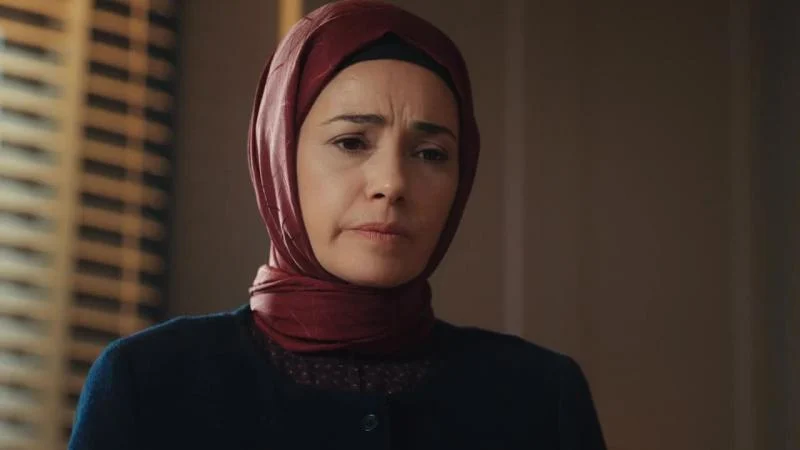 Кадры из сериала Красные бутоны 6 серия 1 сезон (2023)